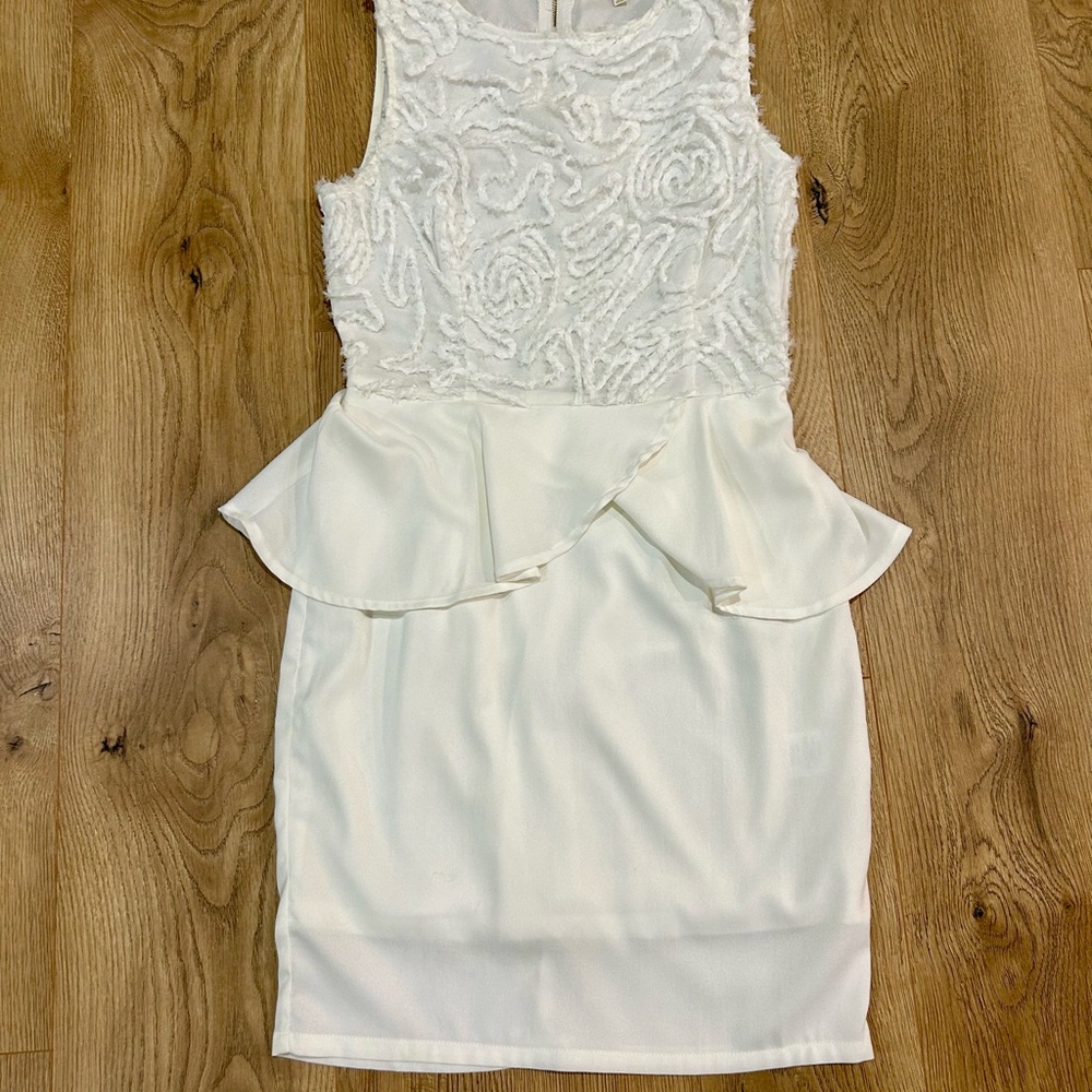 Tea n Rose Textured White Peplum Mini Dress